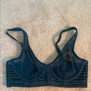 Victoria secret size 32D unlined plunge underwire bra